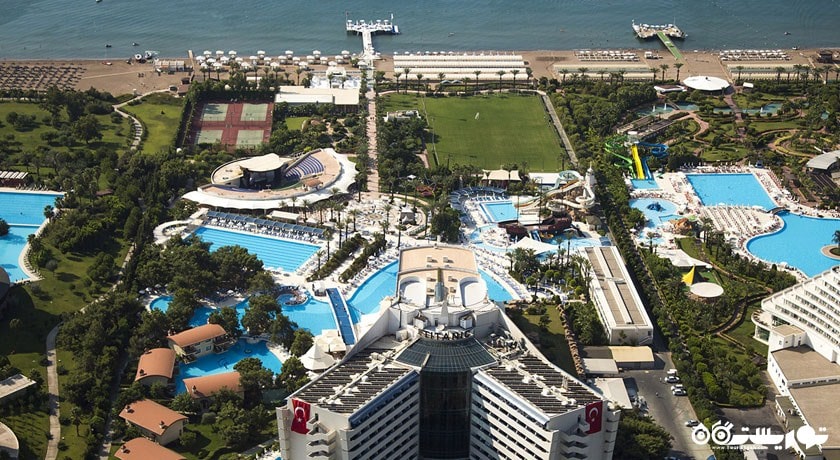 دورنمای زیبای هتل تایتانیک بیچ لارا